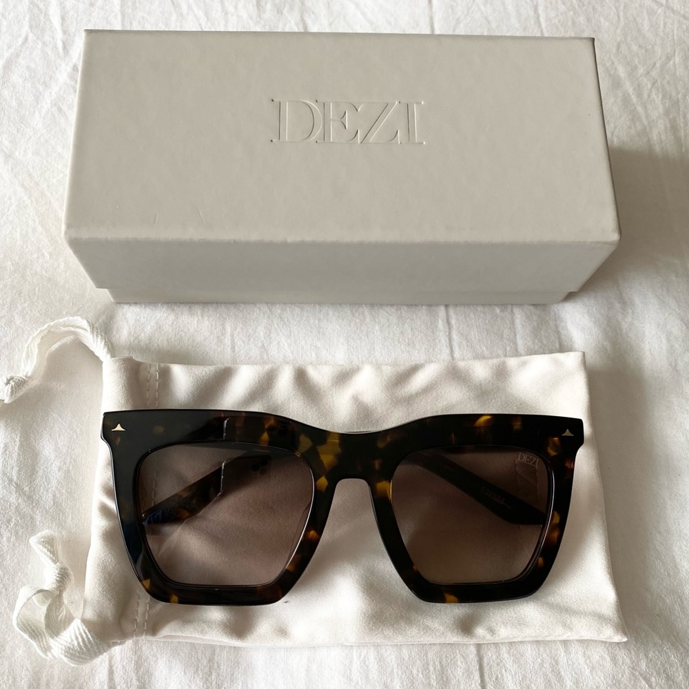 Dezi Fall Back Sunglasses